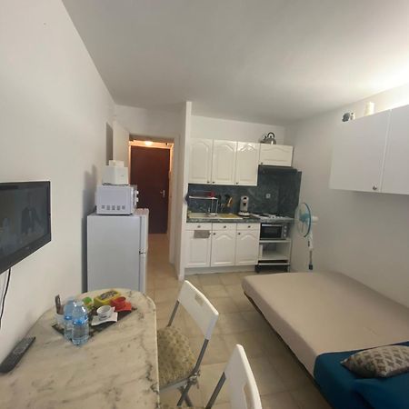 Joli Studio Neuf Av Terrasse A 50 M De La Mer Et Gare Roquebrune-Cap-Martin Exterior foto